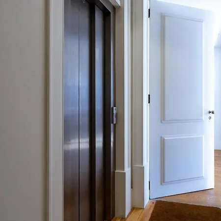 The Restauradores Collection Regal Daire *