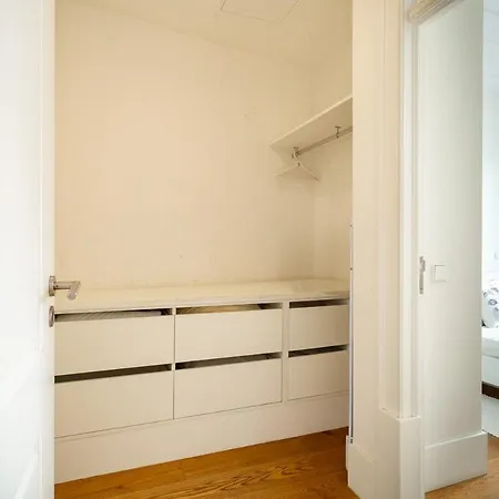 The Restauradores Collection Regal Daire *